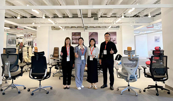 #1 Địa Chỉ Mua Ghế Công Thái Học Tại Hà Nội 3 Gian hàng triển lãm ghế công thái học Bchair
