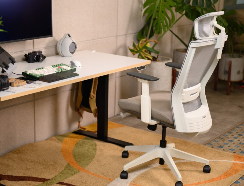 Bàn nâng hạ chiều cao cho người yêu công nghệ Epione