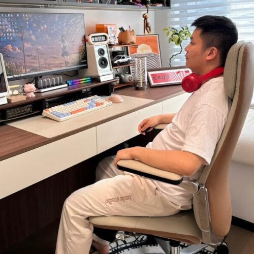 Mách bạn tư thế ngồi làm việc đúng cho dân công sở