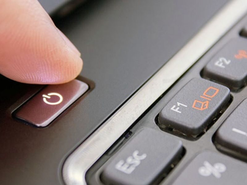 Khi hệ thống hoàn toàn không phản hồi, Force Shutdown là cách duy nhất để tắt laptop