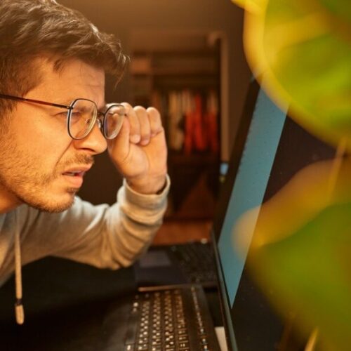 Màn hình máy tính bị bóng mờ: 7 cách khắc phục hiệu quả