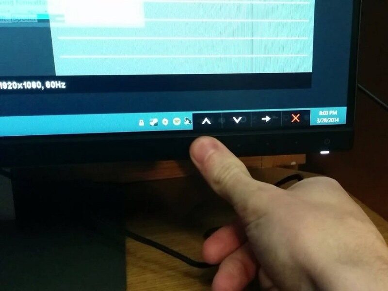 Để hạn chế tình trạng bóng mờ trên máy tính bạn cũng nên thường xuyên kiểm tra và vệ sinh máy 