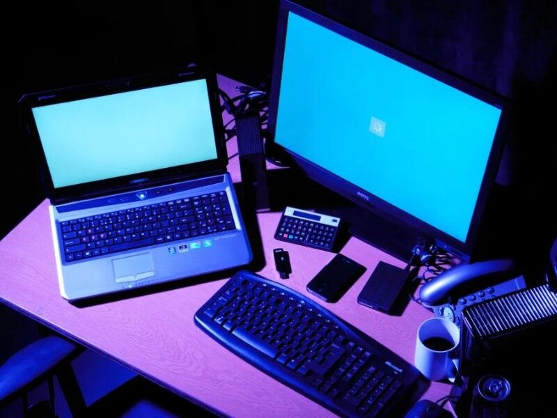 Hiện tượng màn hình máy tính bị bóng mờ xuất phát từ nhiều nguyên nhân khác nhau