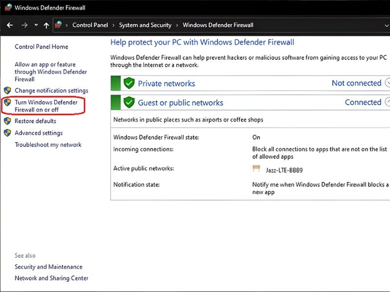Chọn Turn Windows Defender Firewall on or off